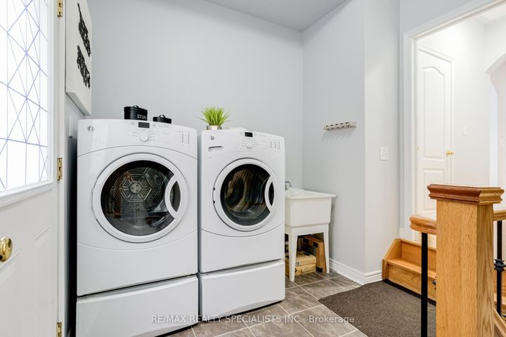 Photo 24 at 95 Heslop Circle, Wellington, Brampton