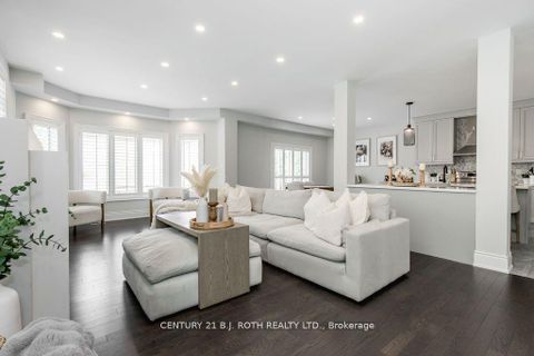 Photo 8 at 20 WESTMINSTER Circle, Shore, Barrie