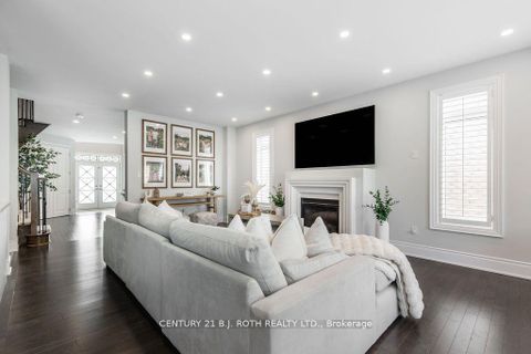 Photo 9 at 20 WESTMINSTER Circle, Shore, Barrie