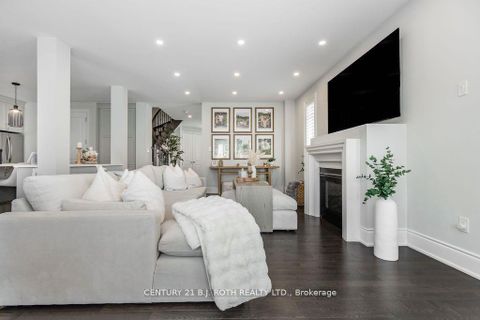 Photo 11 at 20 WESTMINSTER Circle, Shore, Barrie