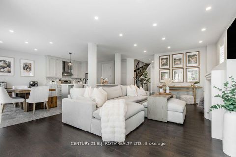 Photo 12 at 20 WESTMINSTER Circle, Shore, Barrie