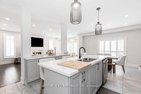 Photo 14 at 20 WESTMINSTER Circle, Shore, Barrie