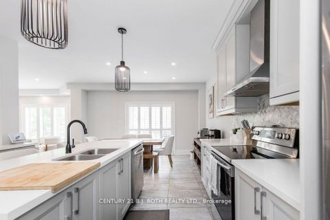 Photo 15 at 20 WESTMINSTER Circle, Shore, Barrie