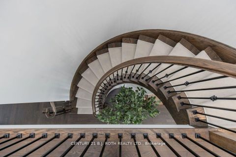 Photo 21 at 20 WESTMINSTER Circle, Shore, Barrie