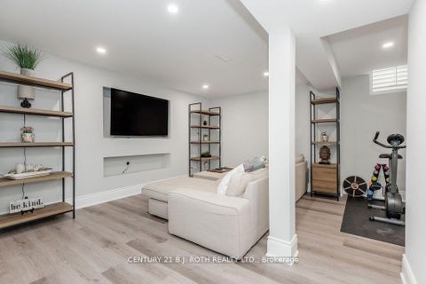 Photo 35 at 20 WESTMINSTER Circle, Shore, Barrie