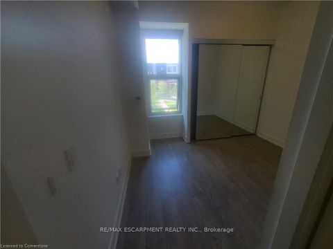 Photo 8 at 120 - 80 Vanauley Street, Chinatown, Toronto