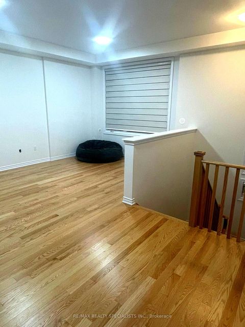 Photo 5 at 60 Inverary Crescent, Elder Mills, Vaughan