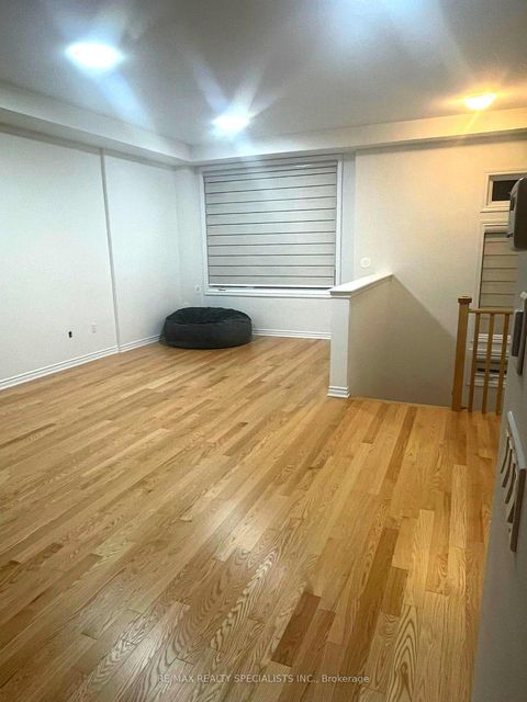 Photo 7 at 60 Inverary Crescent, Elder Mills, Vaughan