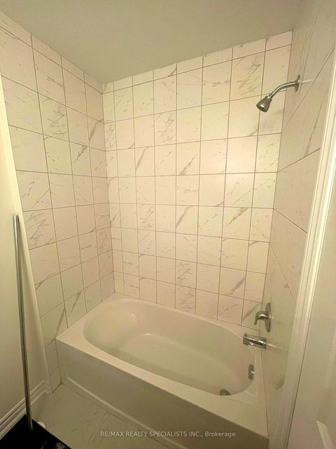 Photo 8 at 60 Inverary Crescent, Elder Mills, Vaughan