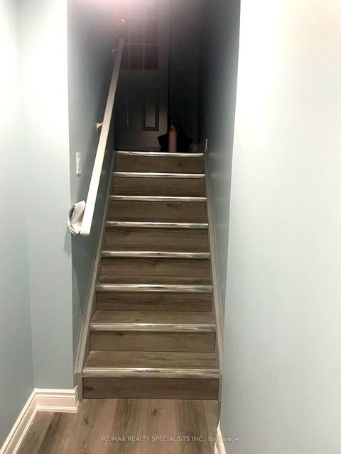 Photo 11 at 60 Inverary Crescent, Elder Mills, Vaughan