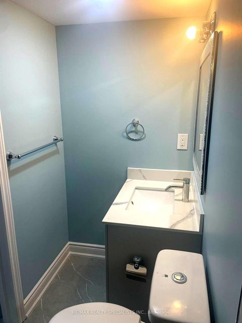 Photo 12 at 60 Inverary Crescent, Elder Mills, Vaughan