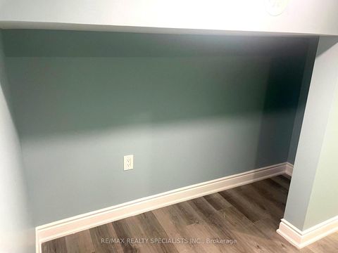 Photo 13 at 60 Inverary Crescent, Elder Mills, Vaughan