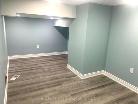 Photo 16 at 60 Inverary Crescent, Elder Mills, Vaughan