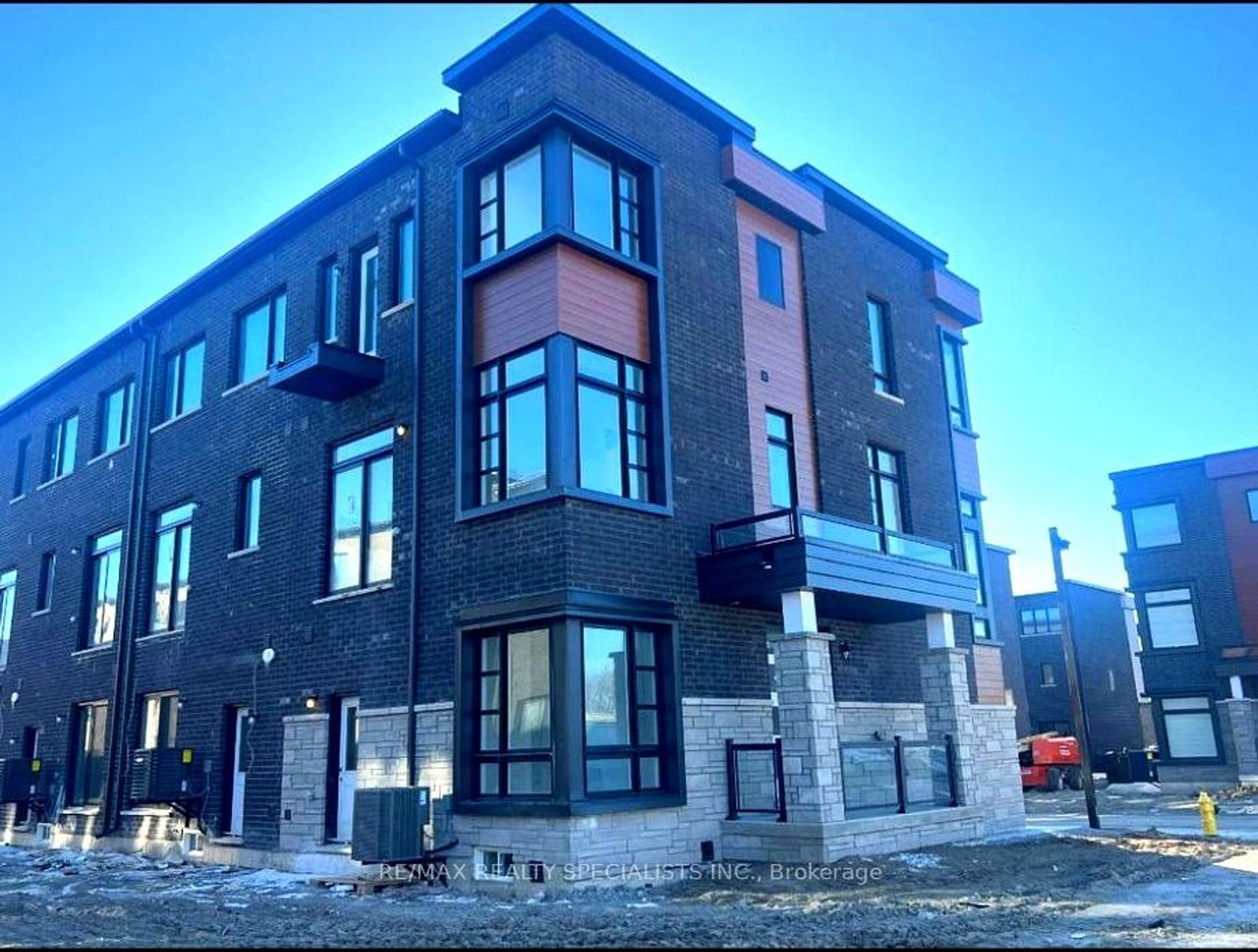 60 Inverary Crescent, Elder Mills, Vaughan photo 3