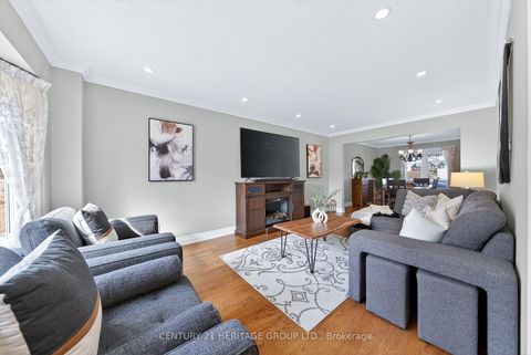 Photo 4 at 483 Alex Doner Drive, Glenway Estates, Newmarket