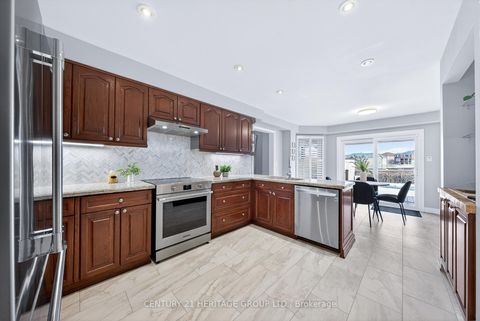 Photo 11 at 483 Alex Doner Drive, Glenway Estates, Newmarket