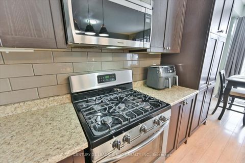 Photo 10 at 3 Hadleigh Way, Brooklin, Whitby