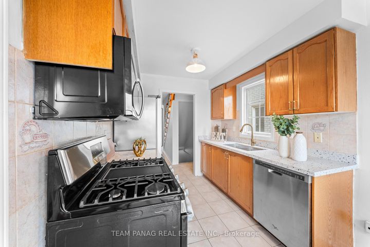 Photo 16 at 47 Loons Call Crescent, Wellington, Brampton