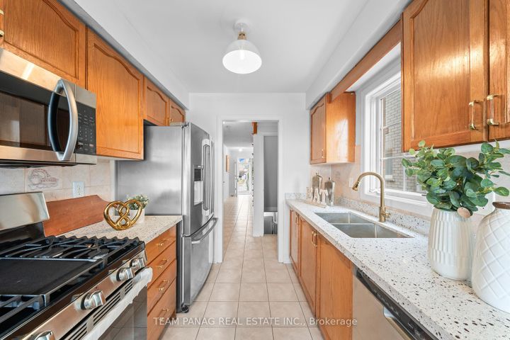 Photo 17 at 47 Loons Call Crescent, Wellington, Brampton