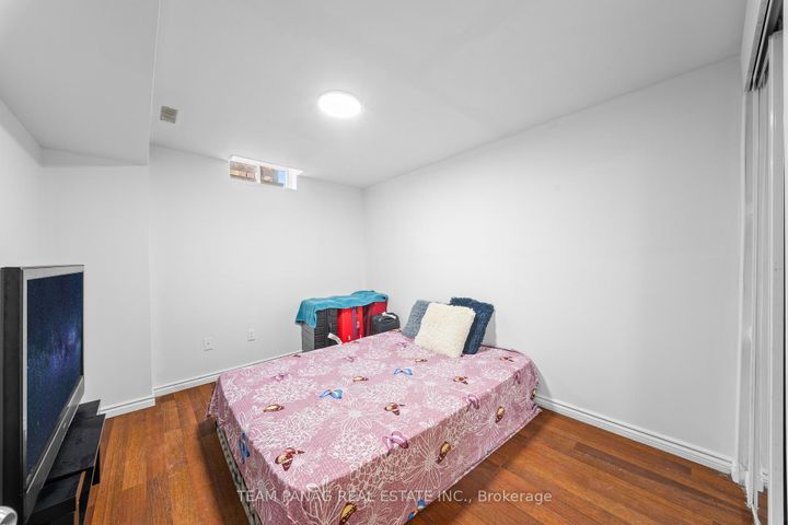 Photo 35 at 47 Loons Call Crescent, Wellington, Brampton