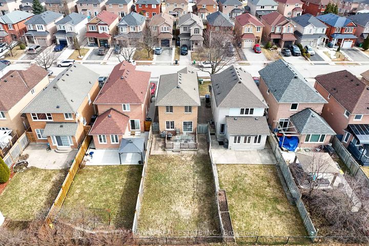 Photo 43 at 47 Loons Call Crescent, Wellington, Brampton