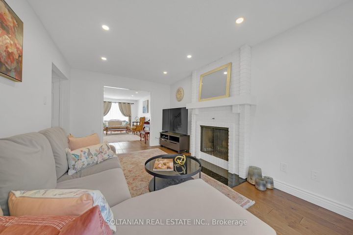 Photo 4 at 54 Braeburn Drive, Willowbrook, Markham