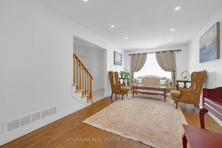 Photo 8 at 54 Braeburn Drive, Willowbrook, Markham