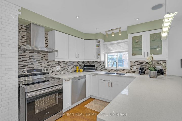 Photo 11 at 54 Braeburn Drive, Willowbrook, Markham