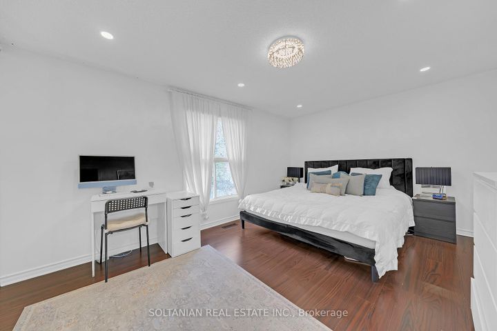 Photo 17 at 54 Braeburn Drive, Willowbrook, Markham