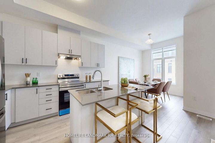 Photo 7 at 10 RUSSEL WICE Avenue, Rural Richmond Hill, Richmond Hill