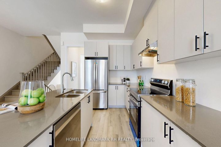 Photo 8 at 10 RUSSEL WICE Avenue, Rural Richmond Hill, Richmond Hill