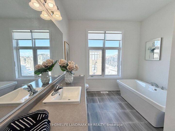 Photo 25 at 10 RUSSEL WICE Avenue, Rural Richmond Hill, Richmond Hill