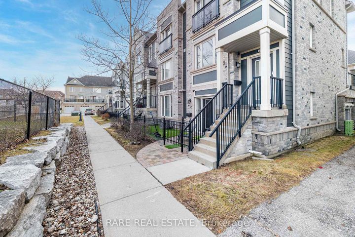 Photo 2 at 28 - 60 Fairwood Circle, Wellington, Brampton