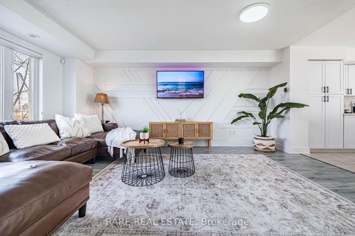 Photo 4 at 28 - 60 Fairwood Circle, Wellington, Brampton