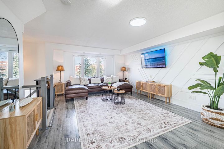 Photo 5 at 28 - 60 Fairwood Circle, Wellington, Brampton