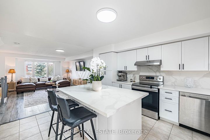 Photo 10 at 28 - 60 Fairwood Circle, Wellington, Brampton