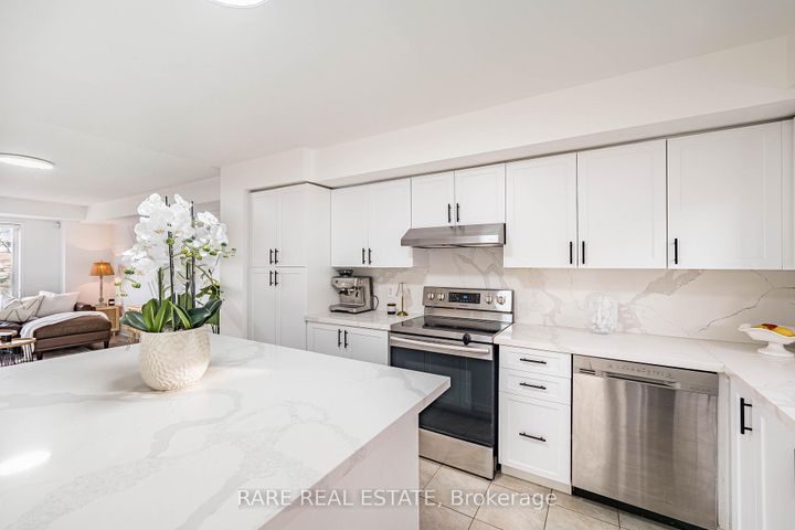 Photo 14 at 28 - 60 Fairwood Circle, Wellington, Brampton