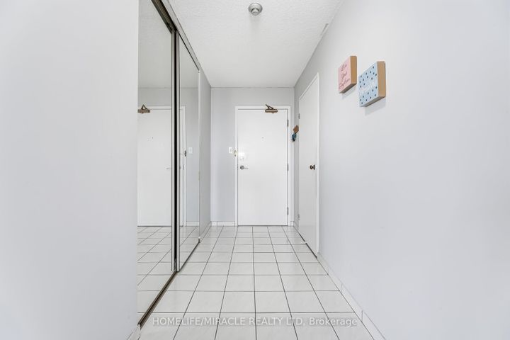 Photo 7 at 502 - 1 Rowntree Road, Jamestown, Toronto