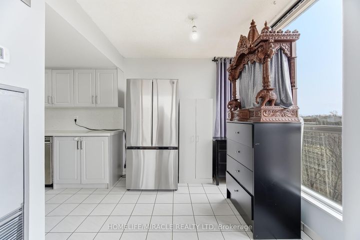 Photo 23 at 502 - 1 Rowntree Road, Jamestown, Toronto