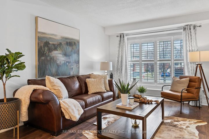 Photo 3 at 2685 Los Palmas Court, Meadowvale, Mississauga