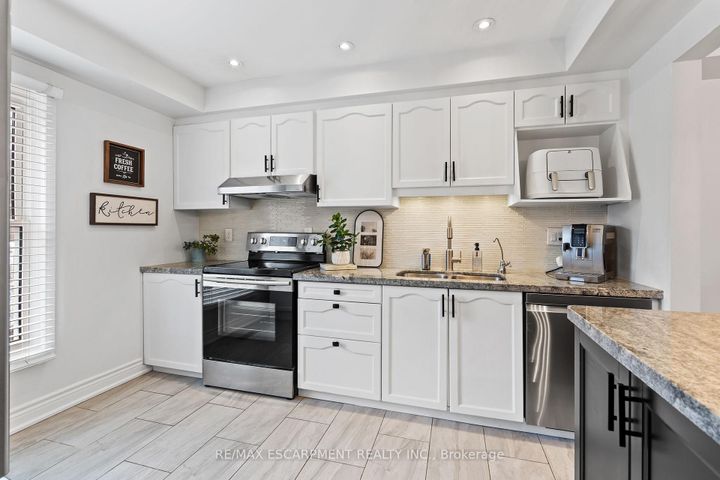 Photo 7 at 2685 Los Palmas Court, Meadowvale, Mississauga