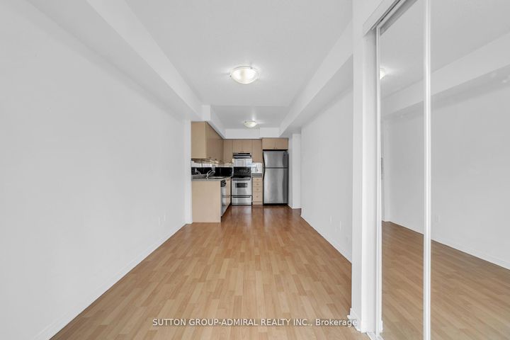 Photo 5 at 52 - 2265 Bur Oak Avenue, Greensborough, Markham
