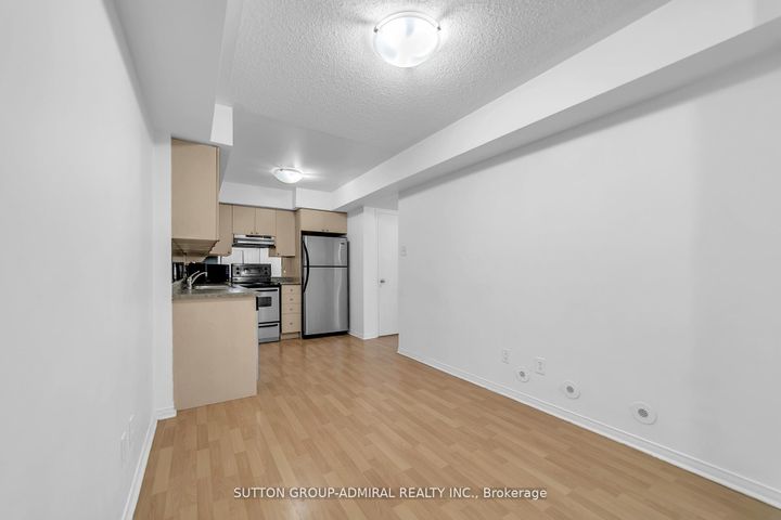 Photo 6 at 52 - 2265 Bur Oak Avenue, Greensborough, Markham