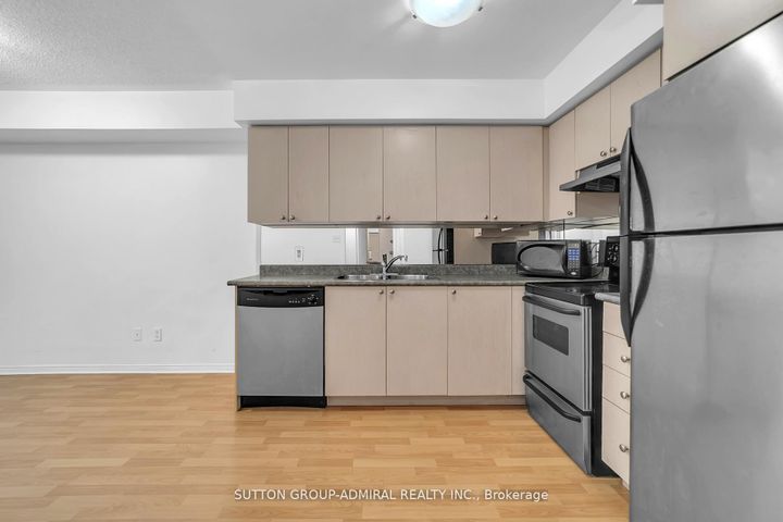 Photo 11 at 52 - 2265 Bur Oak Avenue, Greensborough, Markham
