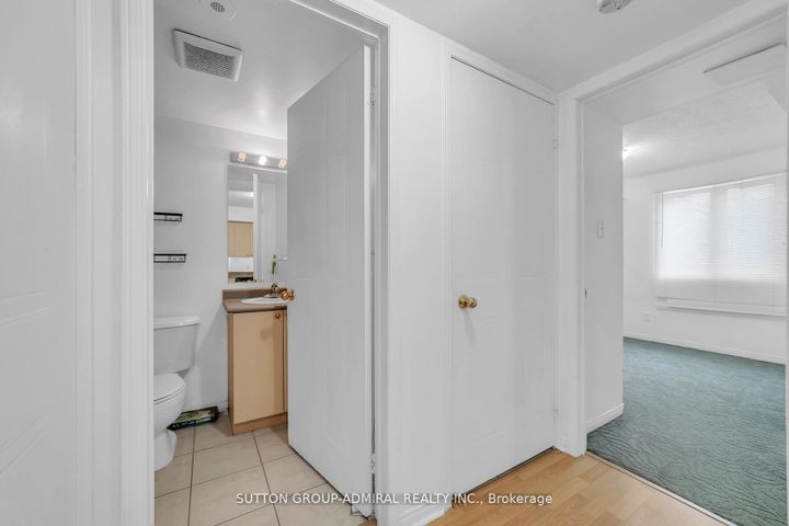 Photo 12 at 52 - 2265 Bur Oak Avenue, Greensborough, Markham