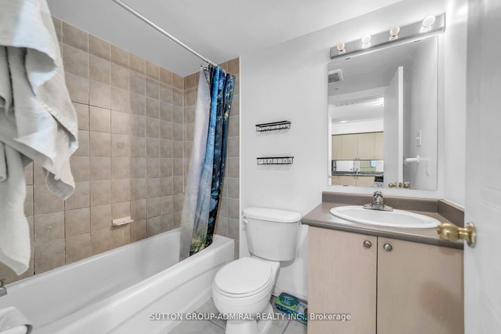 Photo 14 at 52 - 2265 Bur Oak Avenue, Greensborough, Markham