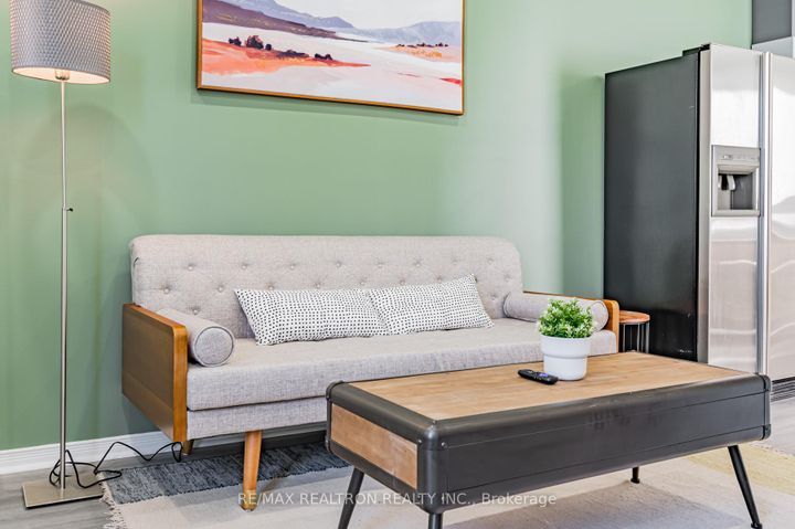 Photo 2 at 47 Greendale Avenue, Smythe, Toronto