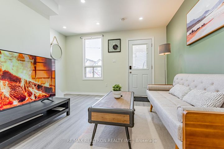 Photo 3 at 47 Greendale Avenue, Smythe, Toronto