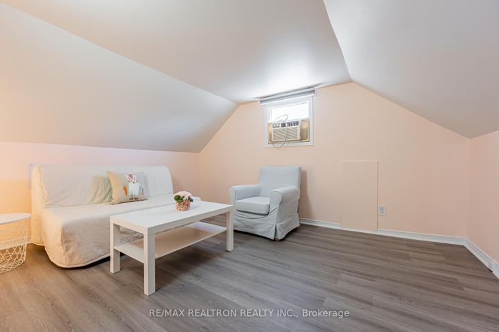 Photo 11 at 47 Greendale Avenue, Smythe, Toronto