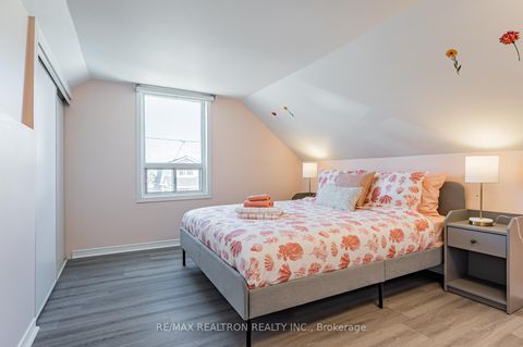 Photo 13 at 47 Greendale Avenue, Smythe, Toronto